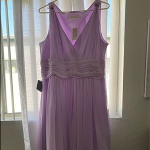 Long elegant purple dress ! Perfect for any occasion and very comfy ! 🌷